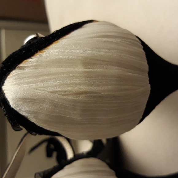 Gently Worn B/W Ruffle Trim Open-Toe Dress Shoe with platform  Shoe by Metaphor - Picture 4 of 16